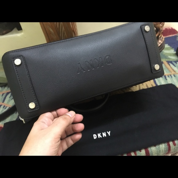 Authentic DKNY Sullivan Satchel cum Crossbody Bag in black - Picture 13 of 15